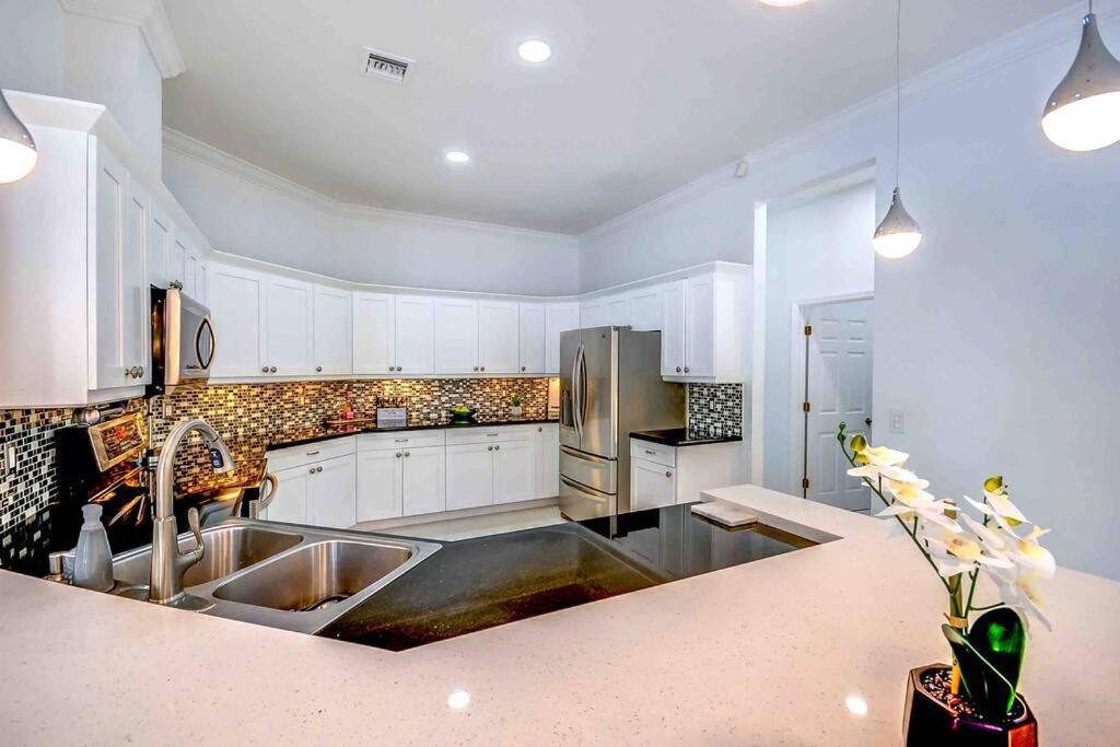 Beautiful house + heated pool/17 guest,básquetball Cutler Bay Exterior foto