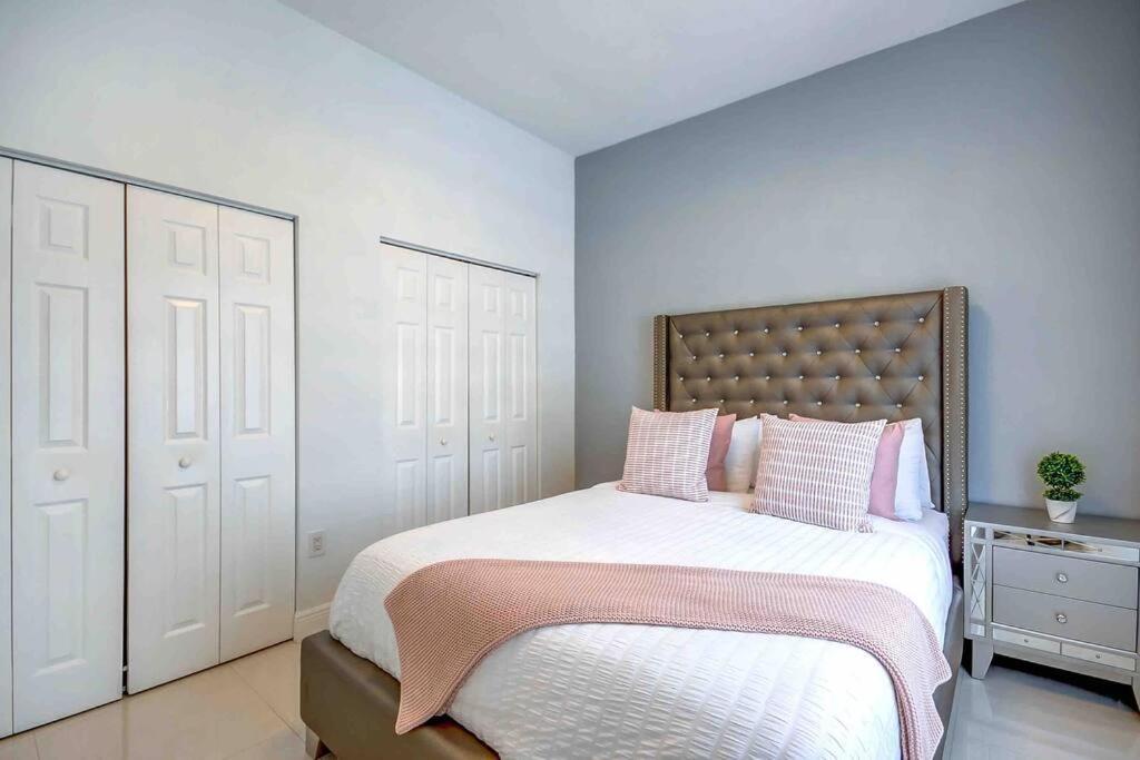 Beautiful house + heated pool/17 guest,básquetball Cutler Bay Exterior foto