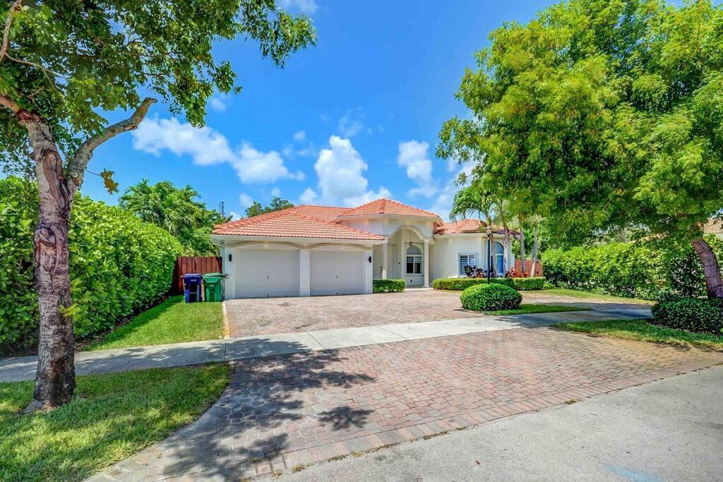 Beautiful house + heated pool/17 guest,básquetball Cutler Bay Exterior foto